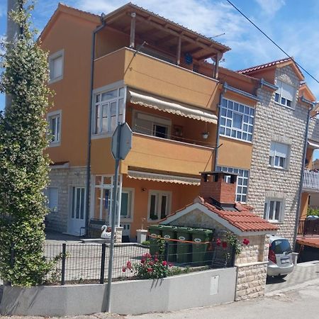 Apartment Radalj Kaštela المظهر الخارجي الصورة