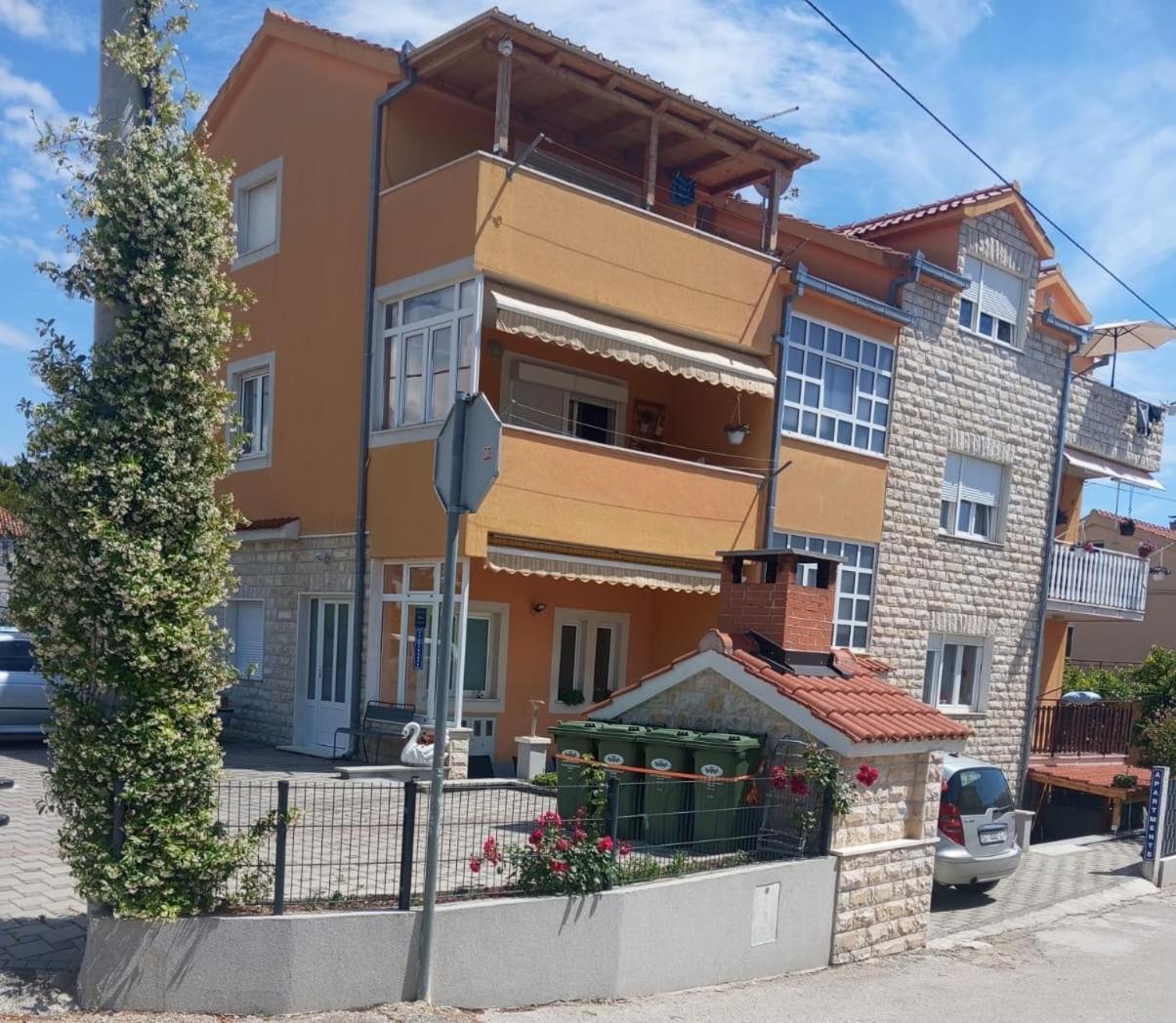 Apartment Radalj Kaštela المظهر الخارجي الصورة